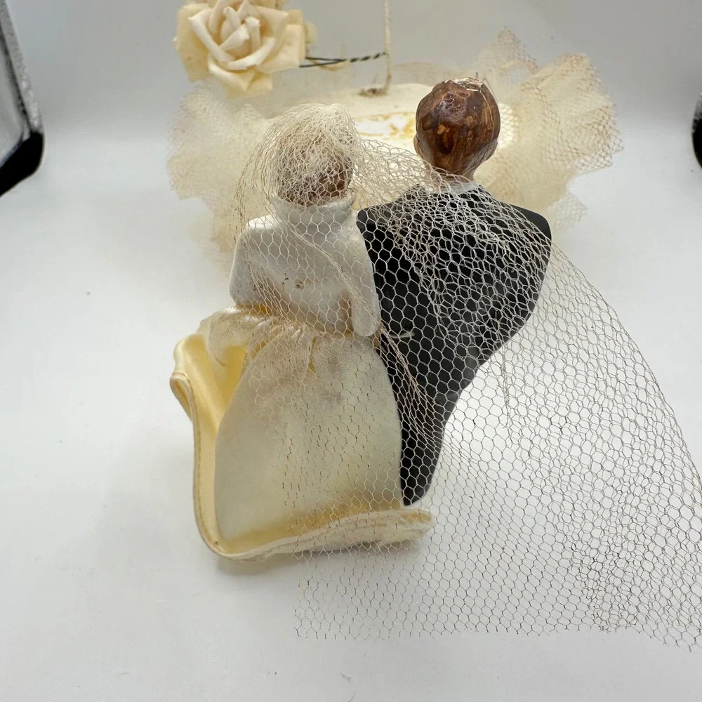 Vtg MCM Wedding Cake Topper Bride Groom Bell Net Flowers Retro Chalkware Decor